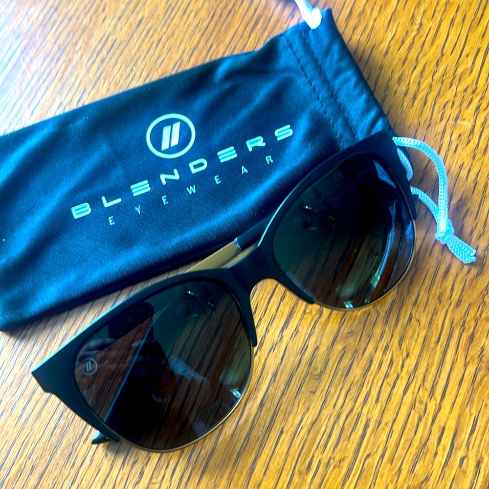 Blenders STARLET sunglasses with polarized lens